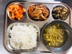 차조밥
콩나물국
오삼불고기(한돈)
멸치땅콩볶음
깍두기