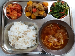 가바쌀밥
콩나물김치국
단호박돼지갈비찜
부추무침
김치
