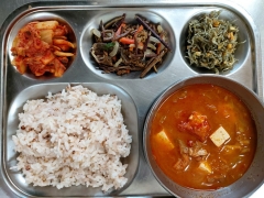 찰수수밥
참치김치찌개
멸치땅콩볶음
고사리나물
김치