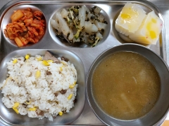 콩나물밥
양념장
들깨무채국
청포묵무침
김치
푸딩