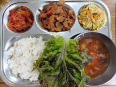 찰보리밥
순한김칫국
제육볶음
콩나물무침
김치
상추(자율)