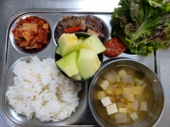 발아현미밥
북엇국
쇠고기야채당면볶음
쌈채소
저염쌈장
김치
메론