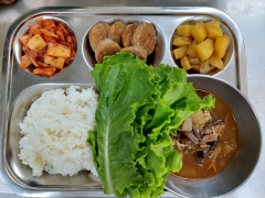 발아현미밥
소고기육개장
동그랑땡구이
감자조림
김치
상추자율