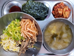 산채나물비빔밥
양념장
얼갈이된장국
김구이
김치