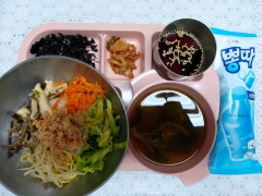 돼지고기산채나물비빔밥
양념장
청경채된장국
김자반볶음
김치
아이스크림