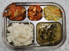잡곡밥
얼갈이된장국
토마토돈육볶음
콩나물무침
김치