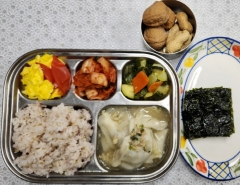 오곡밥
만두국
토마토스크램블에그
김구이
호박나물
김치
정월대보름부럼깨기