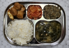 현미밥
아욱된장국
미트볼떡조림
잔멸치볶음
김치