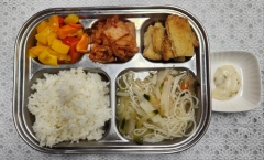 백미밥
잔치국수
새우까스&소스
파프리카볶음
배추김치