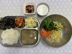 채소비빔밥&양념장
바지락된장국
알록달록달걀찜)
배추김치
구이김/우유