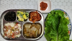 베이컨우엉볶음밥(5.6.10.13)
황태무국(1.5.6)
시금치달걀찜(1)
김자반볶음(5.13)
김치(9)
상추/쌈장(자율)