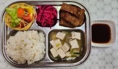 차조밥
맑은두부국(5.6)
함박스테이크/소스
(1.2.5.6.10.12.13.15.16)
파스타샐러드(1.3.5.6.12.13)
비트무피클(13)