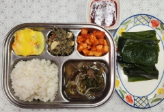 차조밥
안매운육개장(1.5.6.13.16)
치즈달걀찜(1,2)
멸치견과볶음(5.6.13)
깍두기(9)
다시마/초장(자율)