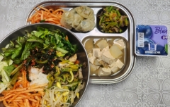 열무비빔밥(5.9)
감자된장국(5.6.18)
물만두(5.6.10.16)
무생채(13)
블루베리요거트(2)